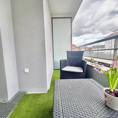 T2 Centre Ville, Balcon